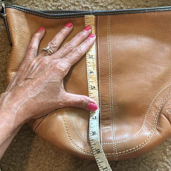 Coach purse ,adorable, soft camel toned leather🤗 - Picture 7 of 8